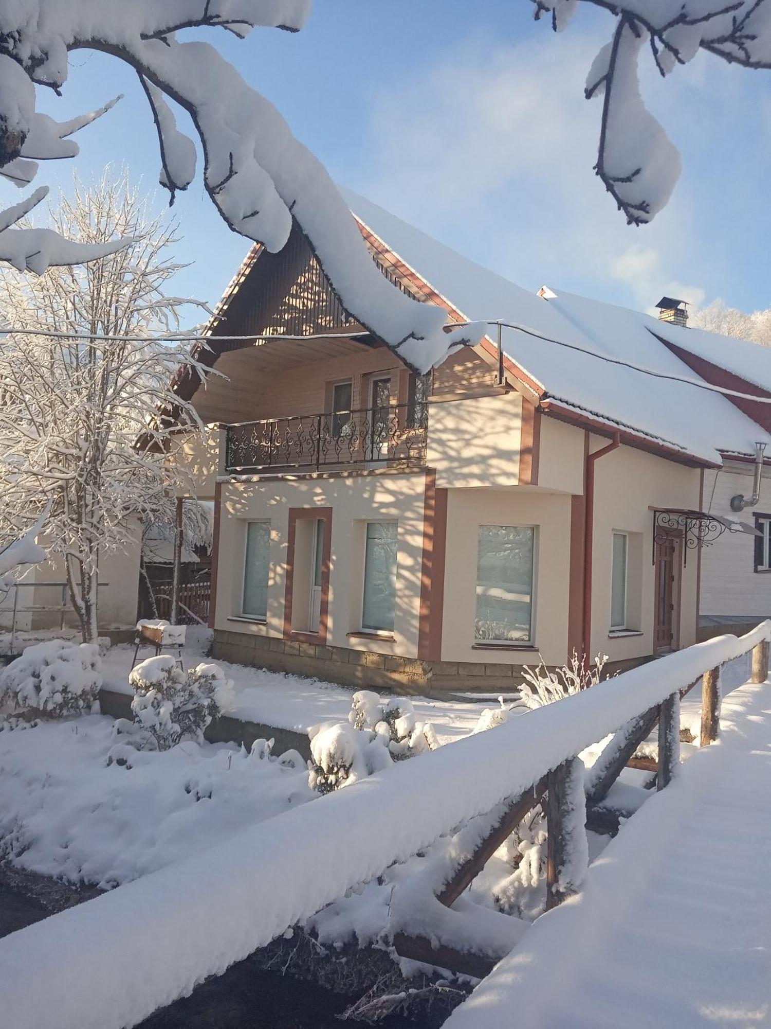 У Олега Hotel Verkhne-Studënyy Exterior foto