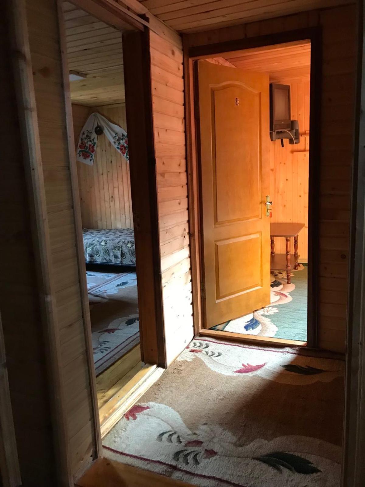 У Олега Hotel Verkhne-Studënyy Exterior foto
