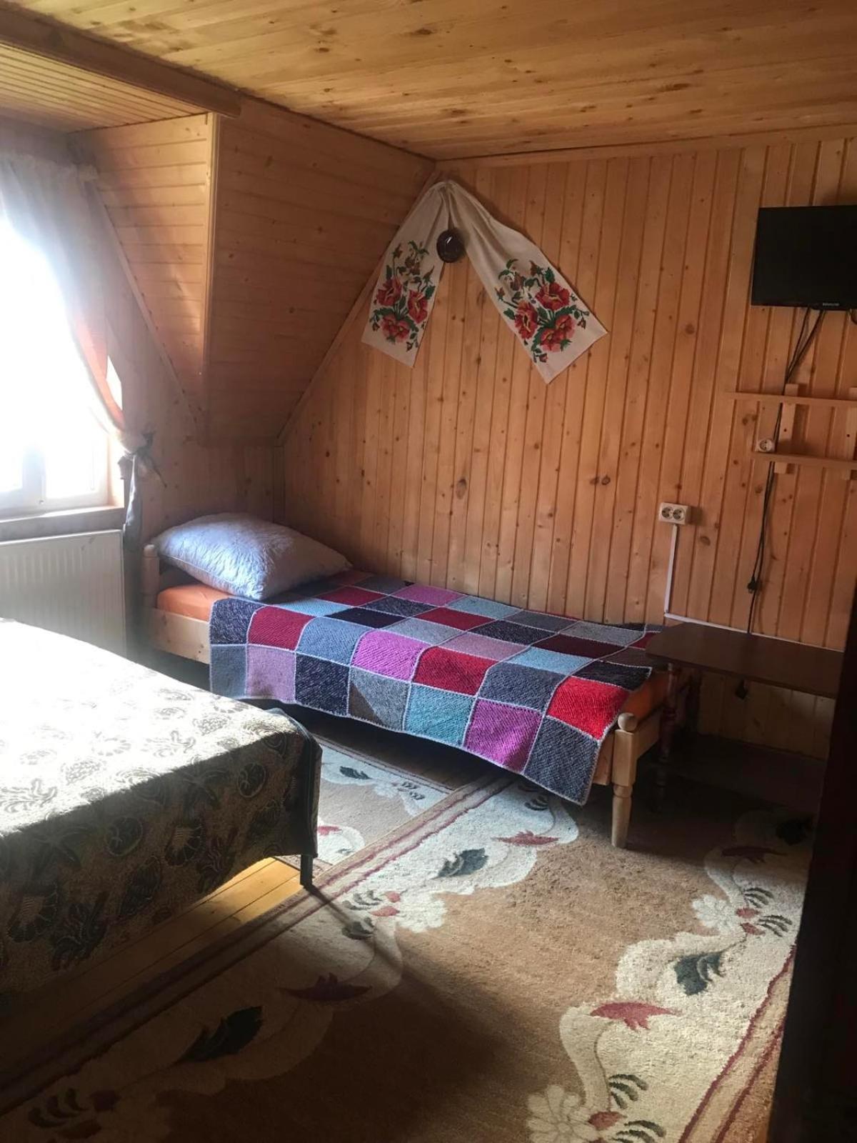 У Олега Hotel Verkhne-Studënyy Exterior foto