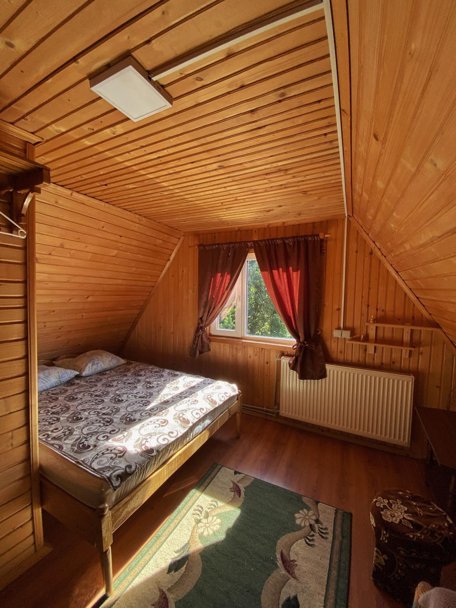 У Олега Hotel Verkhne-Studënyy Exterior foto