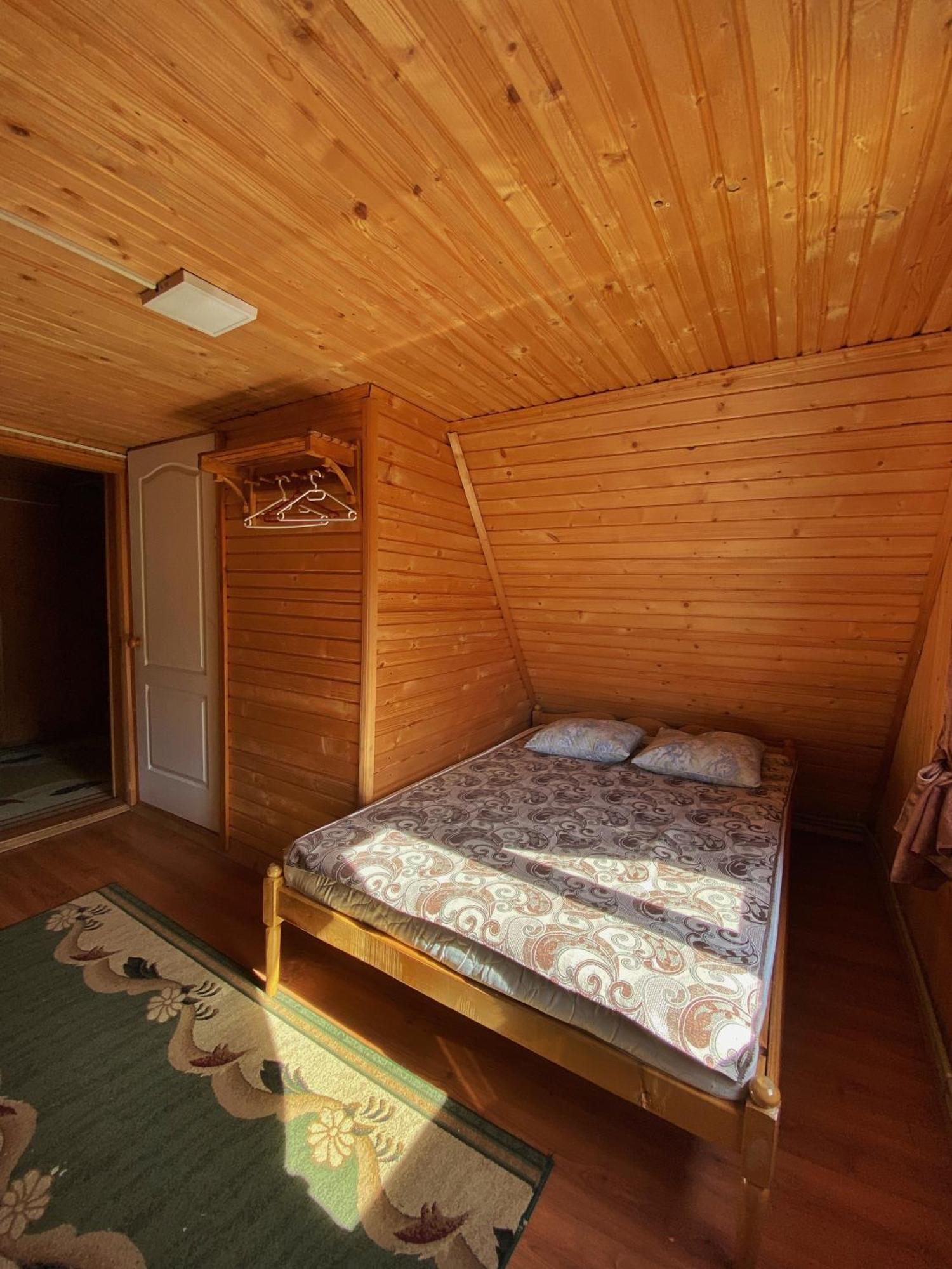 У Олега Hotel Verkhne-Studënyy Exterior foto