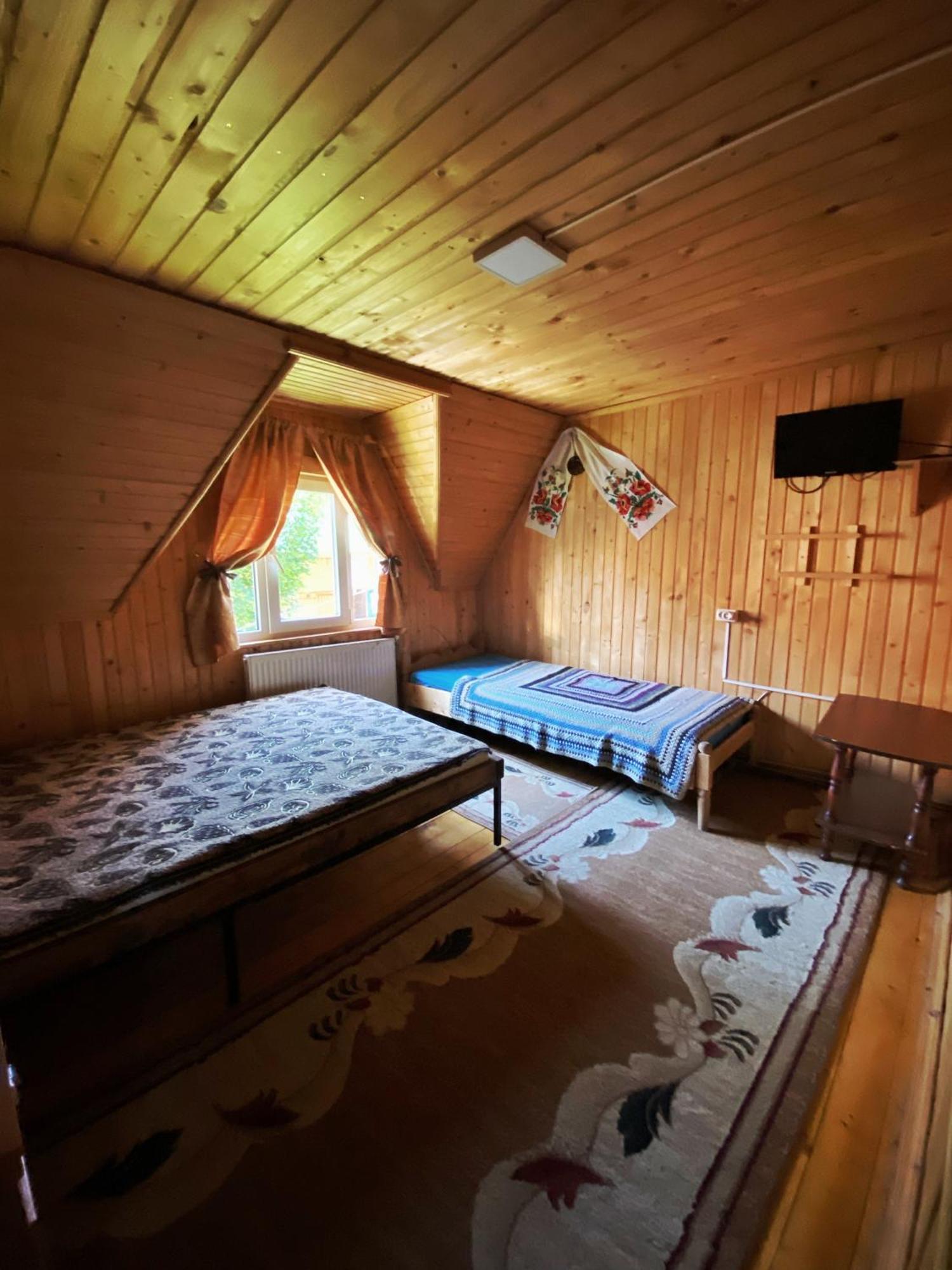 У Олега Hotel Verkhne-Studënyy Exterior foto